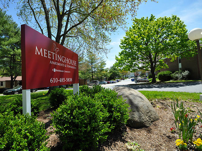 Meetinghouse Apartments Exterior Property Sign